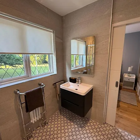 4 Bedroom Lounge In Leafy - June Sale Casa vacanze