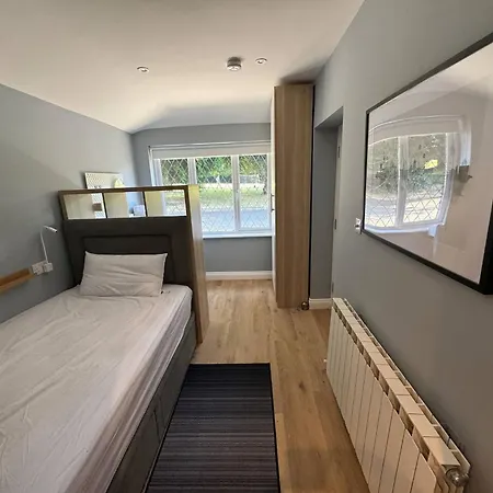 4 Bedroom Lounge In Leafy - June Sale Casa vacanze *