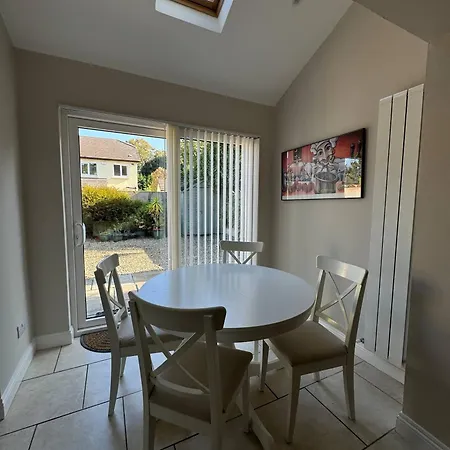 Casa vacanze 4 Bedroom Lounge In Leafy - June Sale *