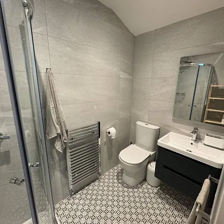 4 Bedroom Lounge In Leafy - June Sale Casa vacanze *